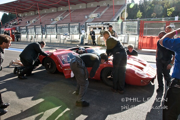 Ford GT40 plus mechanics, Spa pitlane, Phil Lemon