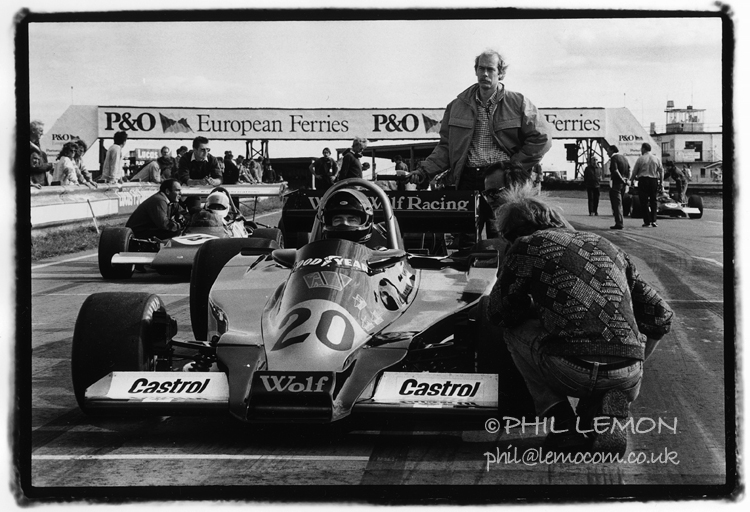 Wolf WR1 F1 car, Thruxton start line, Phil Lemon