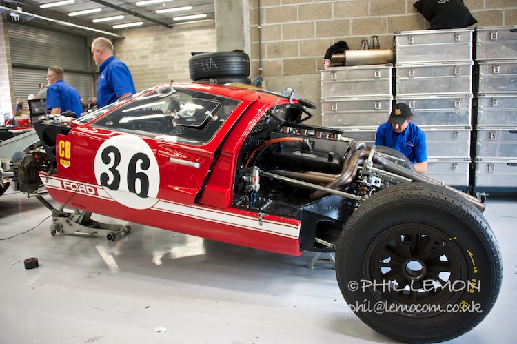 Phil Lemon, Ford GT40, refuelling in the pits