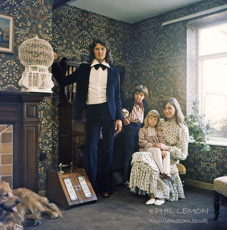 Dave Cartwright, folk singer, and his family, Phil Lemon
