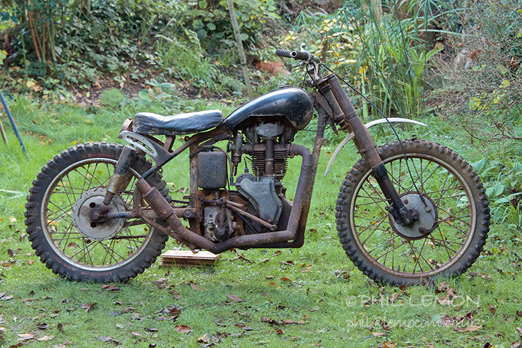 Velocette scrambler, barn find, Phil Lemon
